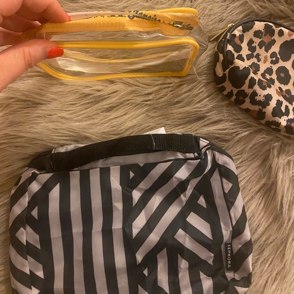 Set of cosmetics bags - Picture 2 of 4